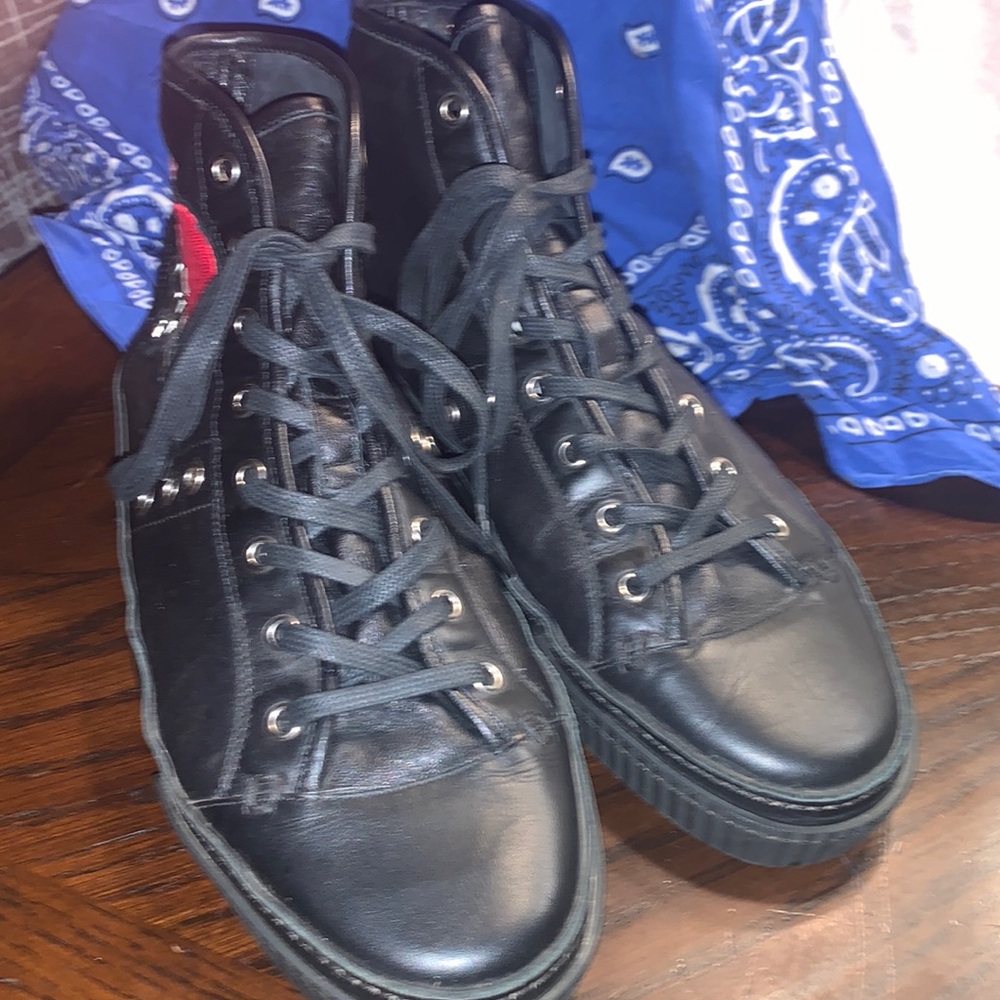 Gucci studded calf skin men’s sneakers size 91/2 men’s - Picture 2 of 15